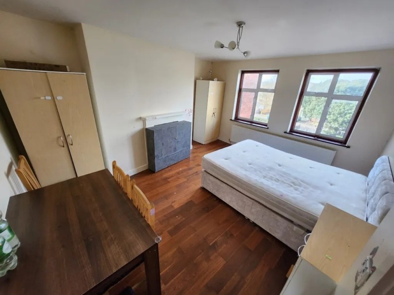 Explore this prime one-bedroom flat in Lewisham, London, managed by Dipex Lettings and Management Limited. Offering a steady rental income and a modern living space, this property provides convenience with excellent amenities and transport links. Contact us for a viewing today!