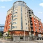 Explore a modern gem in Reading RG1! This 1-bedroom flat on Watlington Street offers elegance and convenience. Close to the train station, featuring a chic kitchen, excellent transport, and more. Don't miss out!