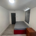 Discover a modern ensuite in West Drayton (UB7 8BY) offering a studio room with a shared kitchen, private attached bathroom, and shared garden. Ideal for working professionals, couples, and students. Viewing highly recommended!