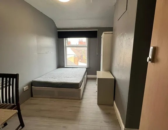 Room in Melton Road Leicester LE4 7AN