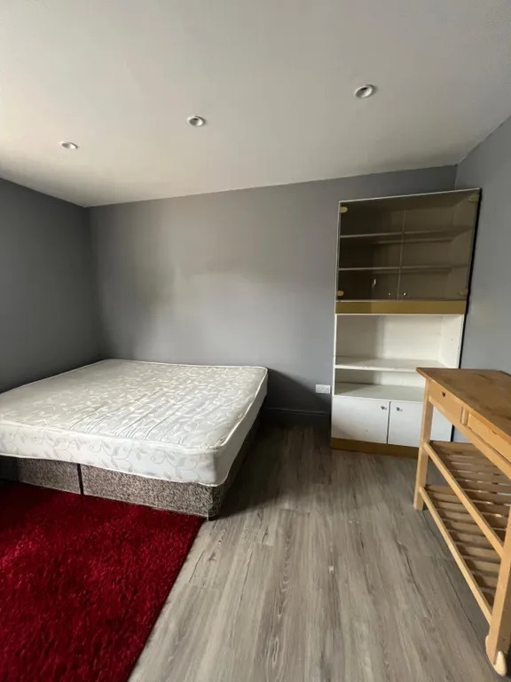 Studio Flat in Mill Green, Caversham, Reading, Berkshire, RG4 8EX