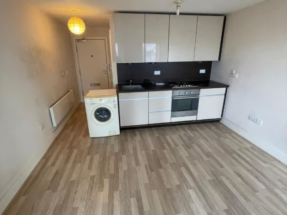 Flat in Basingstoke, RG21 7AY