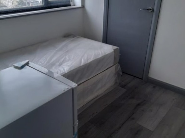 Room in Feltham (TW13 4QA)