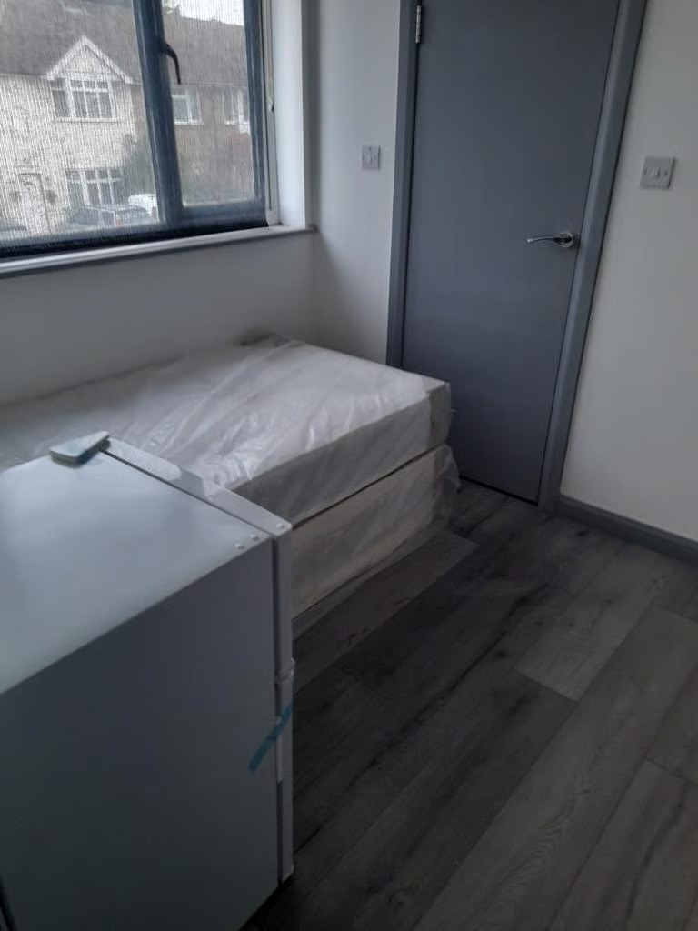 Room in Feltham (TW13 4QA)