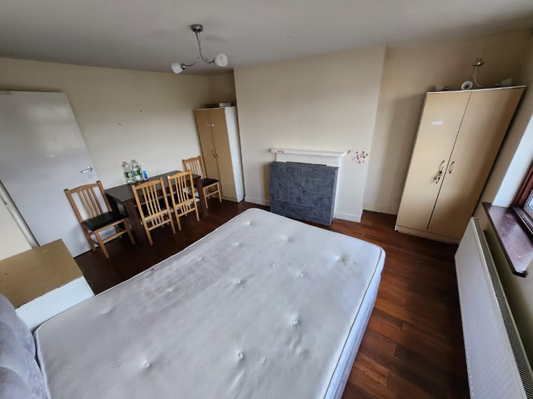 2 Bed-Flat in High Street, Lewisham, SE13 6NZ