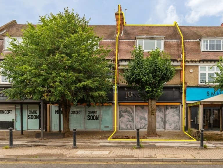 Ground Floor Shop in Beaconsfield, Buckinghamshire, HP9 2PD