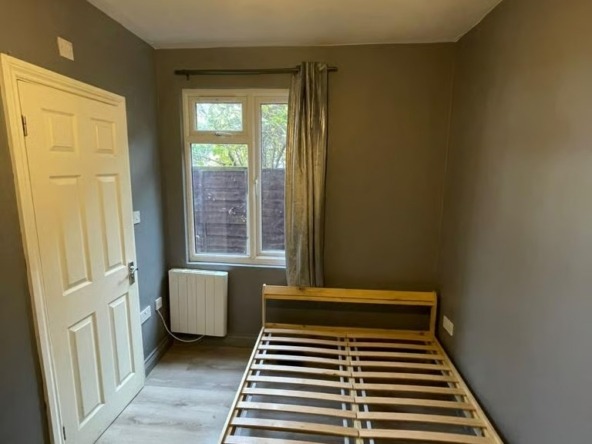 Studio flat in Hounslow (TW4 5NJ)