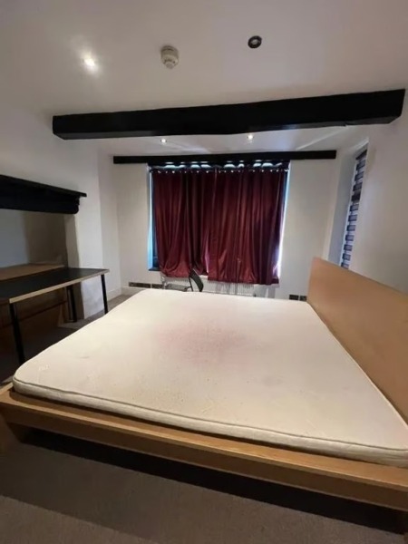 En-Suite in Farnborough Road, Hampshire, GU14 7JJ