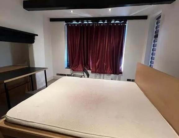 En-Suite in Farnborough Road, Hampshire, GU14 7JJ