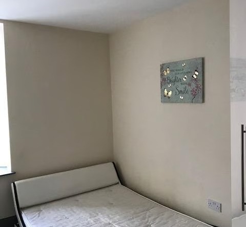 1 Bed Flat in Packhorse Road, Gerrards Cross, SL9 8EF