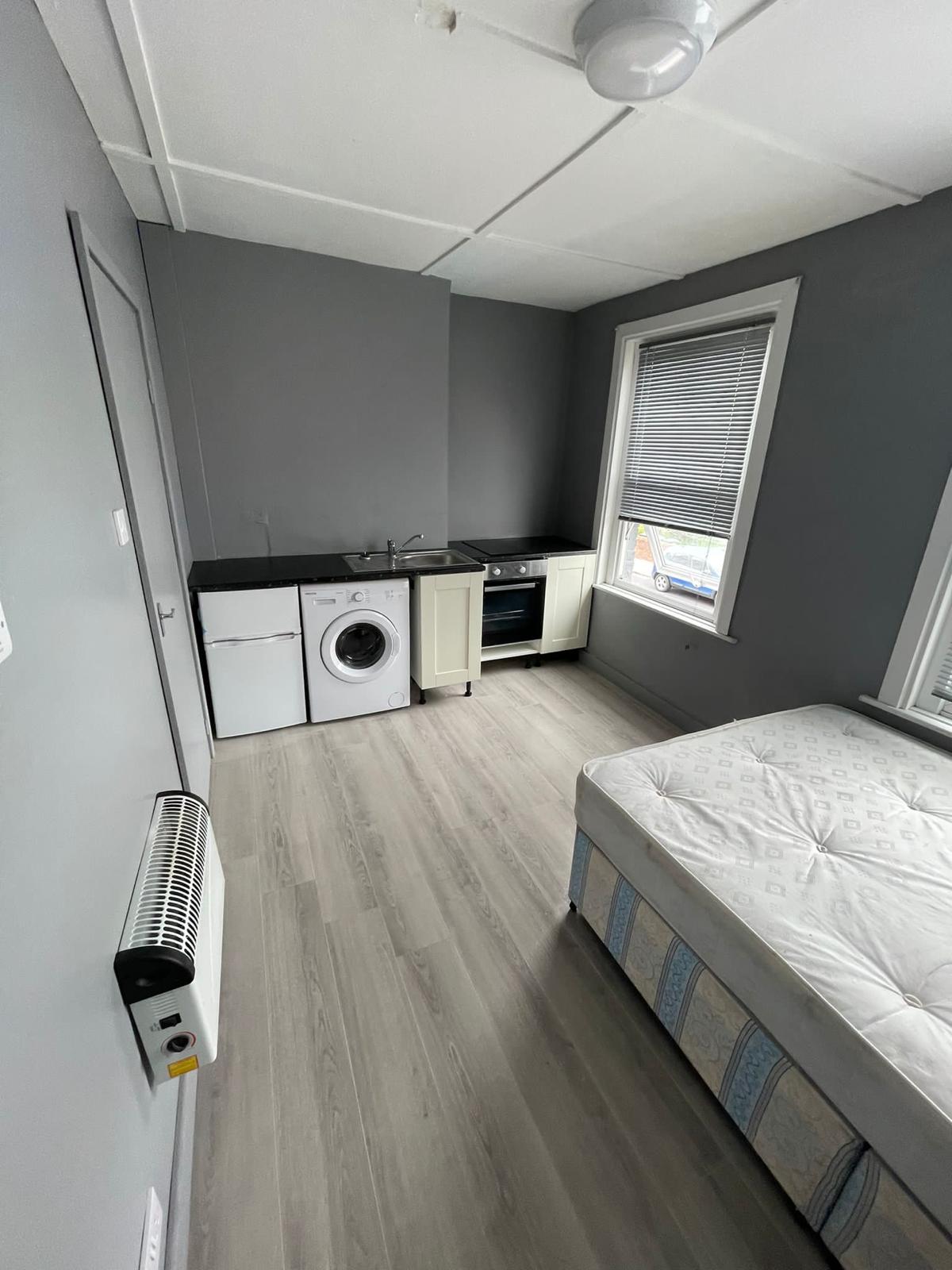 Studio Flat in Harrow (HA3 7SY)