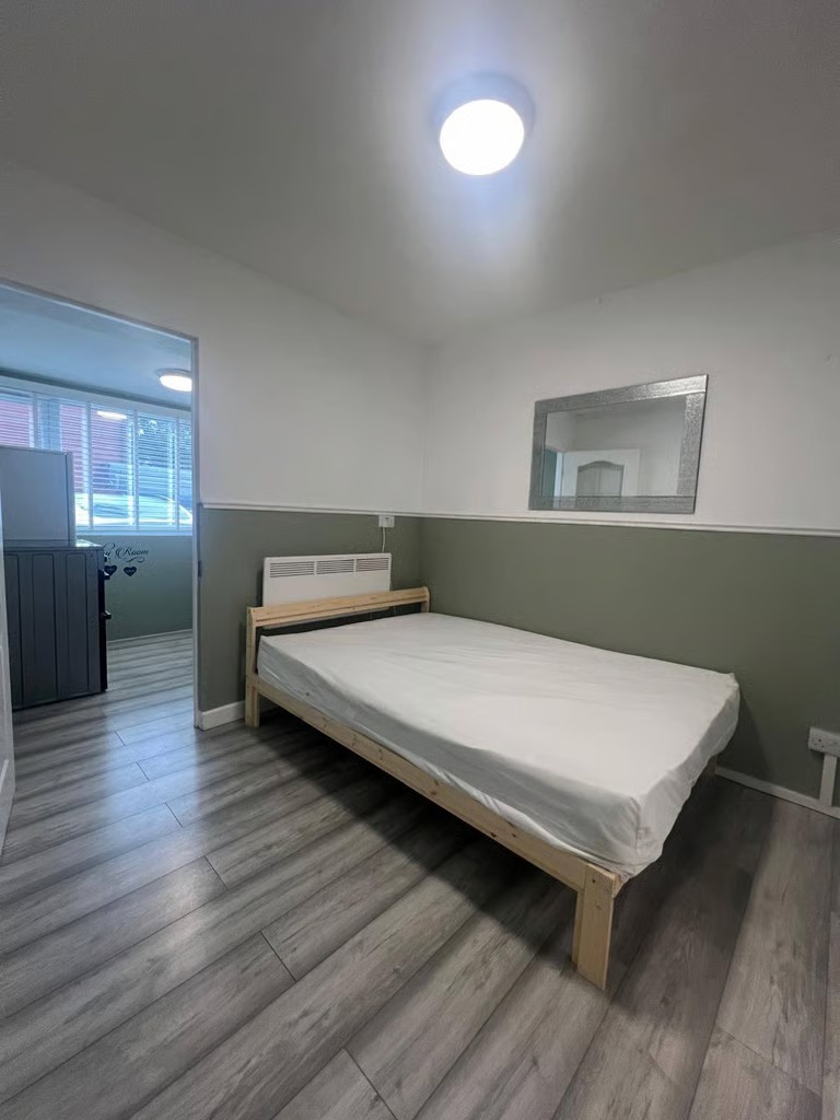 Studio in Greenford, UB6 0SQ