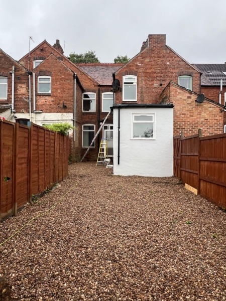Rent a fully furnished property in Ashby-De-La-Zouch, featuring 5 double rooms, 2 bathrooms, and a kitchen garden. Perfect for families and groups. Book now!