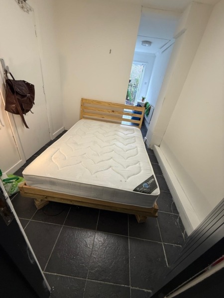 # Fully Furnished Studio Flat with Private Garden - Reading RG16RD Looking for a cozy and convenient living space in Reading? We have the perfect solution for you! Our fully furnished studio flat with a private garden is now available for rent, making it an ideal choice for working professionals, couples, or students. ## Key Features - **Private Garden**: Enjoy your own outdoor space for relaxation, gardening, or entertaining friends. - **Fully Furnished**: The studio comes complete with essential furnishings, allowing you to move in hassle-free. - **All Bills Included**: For just £1,200 per month, enjoy a stress-free lifestyle with all bills included—no hidden costs! - **Prime Location**: Situated in a vibrant area of Reading, you'll have easy access to local amenities, shops, and public transport. ## Suitable For - **Working Professionals**: A peaceful retreat perfect for unwinding after a busy day. - **Couples**: A comfortable and intimate space for couples seeking a cozy home. - **Students**: A convenient option for students looking for proximity to universities and study-friendly surroundings. ### Why Choose Our Studio Flat? This studio flat offers a unique blend of comfort and privacy, with a lovely garden that sets it apart. It’s an ideal space for anyone looking to enjoy a balanced lifestyle in a bustling city. ### Contact Us Today! Don’t miss out on this fantastic opportunity! For more details or to schedule a viewing, please get in touch. Secure your new home in Reading RG16RD today! --- **Excerpt:** Experience the perfect living space in Reading RG16RD with our fully furnished studio flat featuring a private garden. Ideal for working professionals, couples, or students, this cozy studio is available for £1,200 per month, including all bills. Enjoy a peaceful retreat in a vibrant location with easy access to amenities. Contact us now to make this delightful studio your new home!
